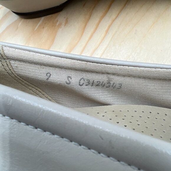 SAS Leather Loafers Womens 9 Beige Cream Slip On Tripad Comfort Shoe Made in USA - Picture 7 of 8